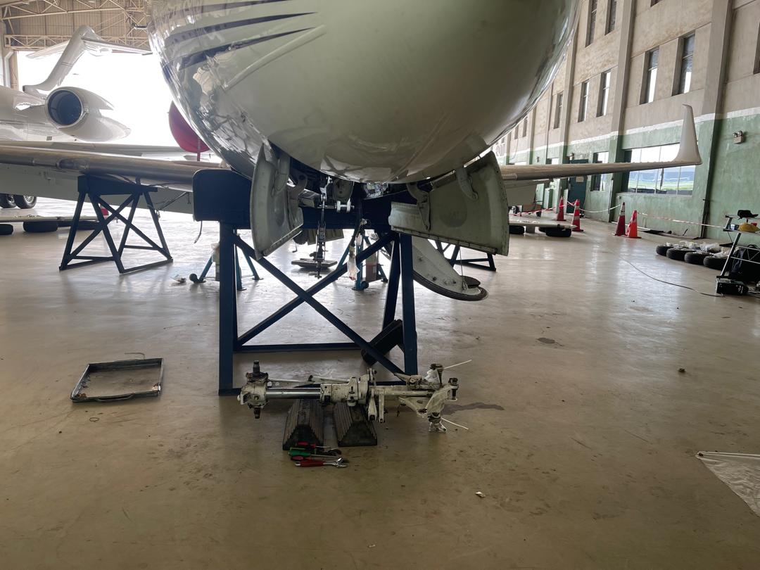 Nose gear inspection